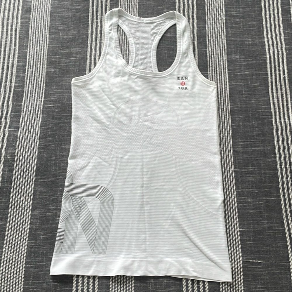 Lululemon run swiftly tank with San Diego 10k